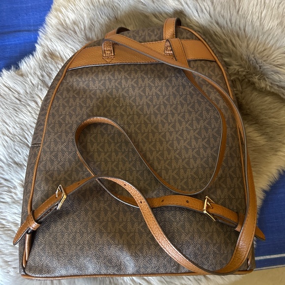 Michael Kors Bagpack - Picture 4 of 4